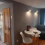 公寓式酒店 Zajazd Walbrzych 瓦乌布日赫